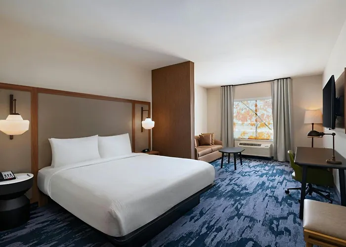 Fairfield By Marriott & Worth Alliance Airport Hotel 3*