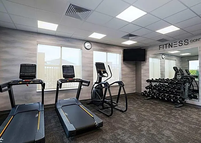 Fairfield By Marriott & Worth Alliance Airport 3*