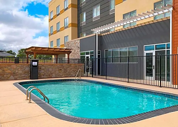 Fairfield By Marriott & Worth Alliance Airport Hotel 3*