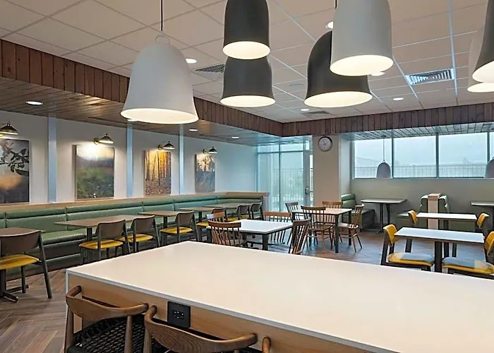 Fairfield By Marriott & Worth Alliance Airport 3*